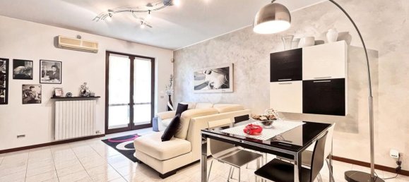 4 bedrooms House in Zevio, Italy No. 373369 3