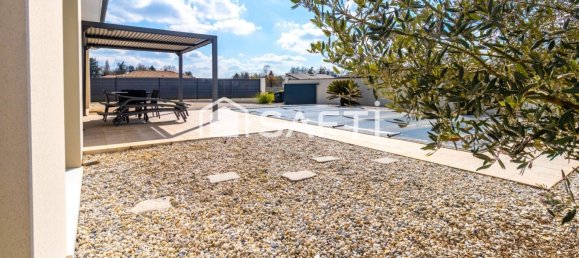 3 bedrooms House in Bergerac, France No. 109085 2