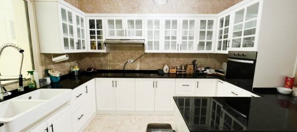 8 bedrooms Villa in Abu Dhabi, UAE No. 12184 12