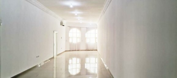 8 bedrooms Villa in Abu Dhabi, UAE No. 12184 8