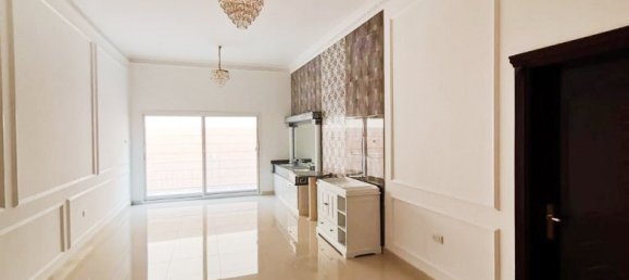 8 bedrooms Villa in Abu Dhabi, UAE No. 12184 4