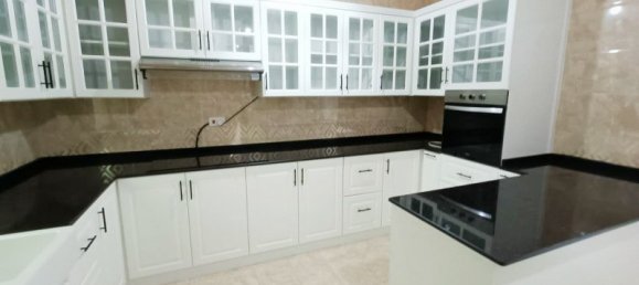 8 bedrooms Villa in Abu Dhabi, UAE No. 12184 9