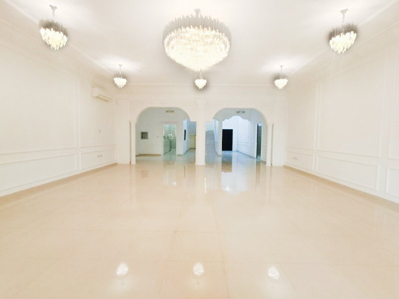 8 bedrooms Villa in Abu Dhabi, UAE No. 12184