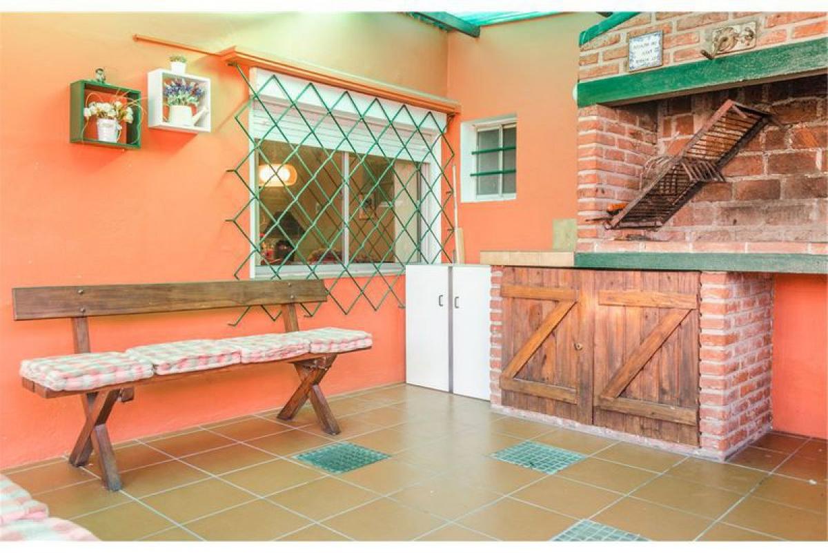 3 bedrooms House in Montevideo, Uruguay No. 7573