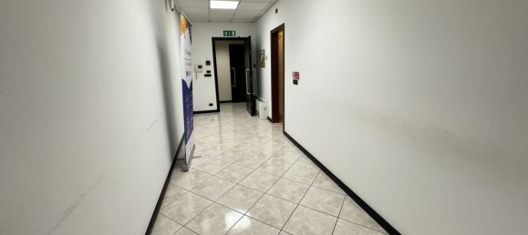 3 rooms Office in Turin, Italy No. 127101 4