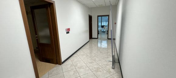 3 rooms Office in Turin, Italy No. 127101 3