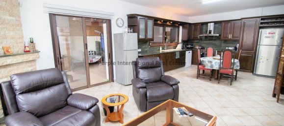 4 bedrooms Villa in Aradippou, Cyprus No. 5254 17