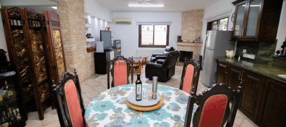 4 bedrooms Villa in Aradippou, Cyprus No. 5254 16