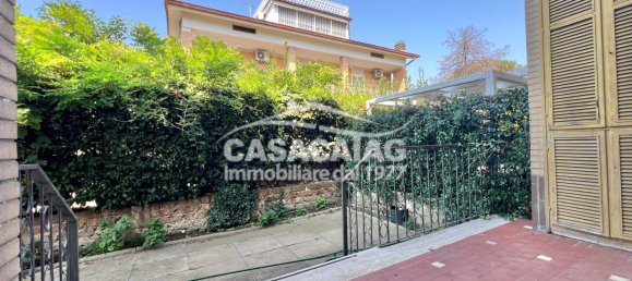 5 bedrooms Villa in Rome, Italy No. 345632 16