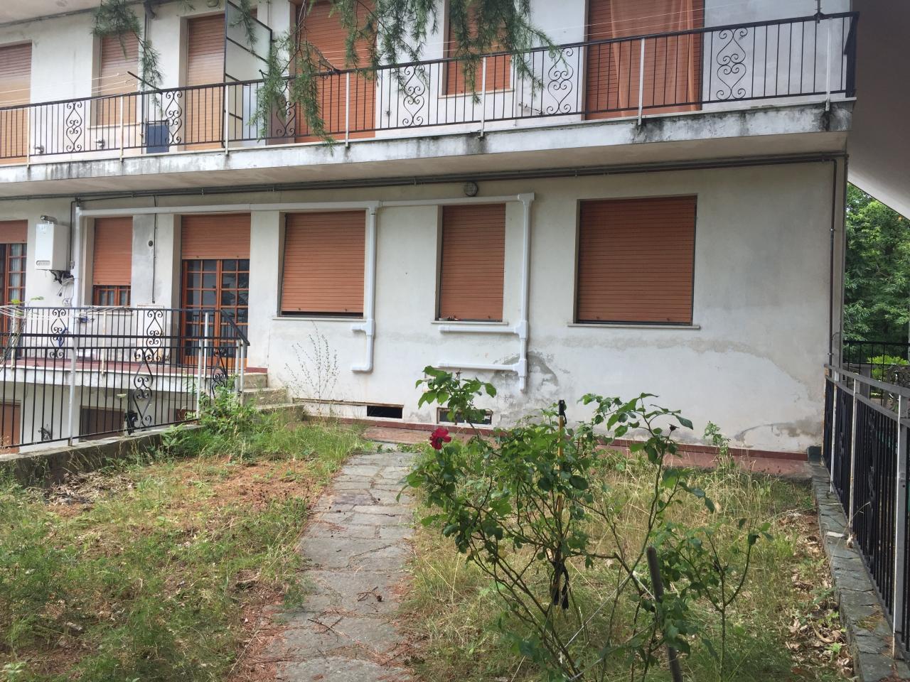 Apartamento de 5 habitaciónes en Urbe, Italy No. 8586