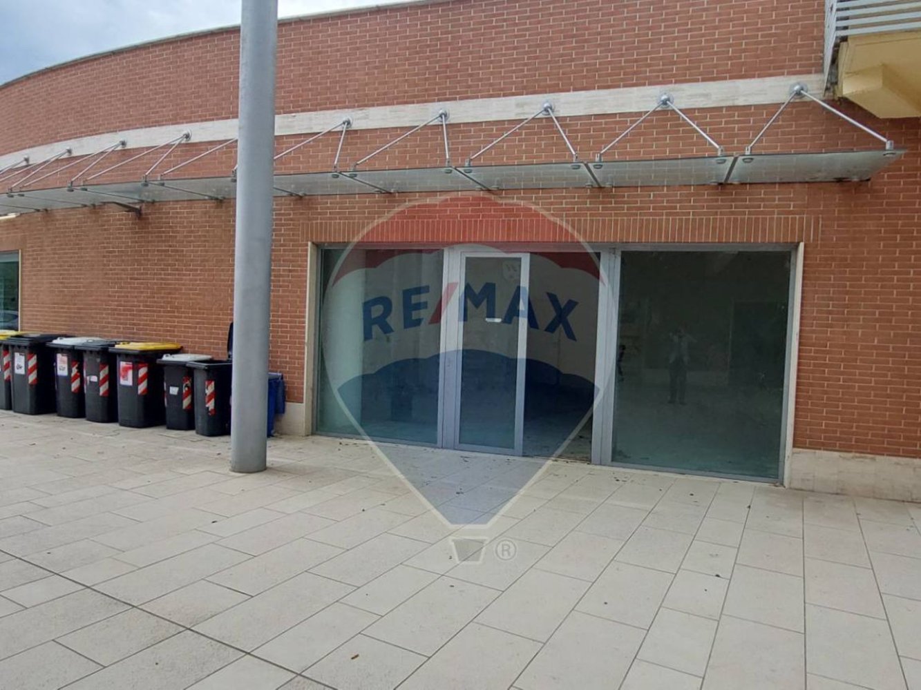  عقار تجاري في Monterotondo, Italy 92متر مربع رقم 380131