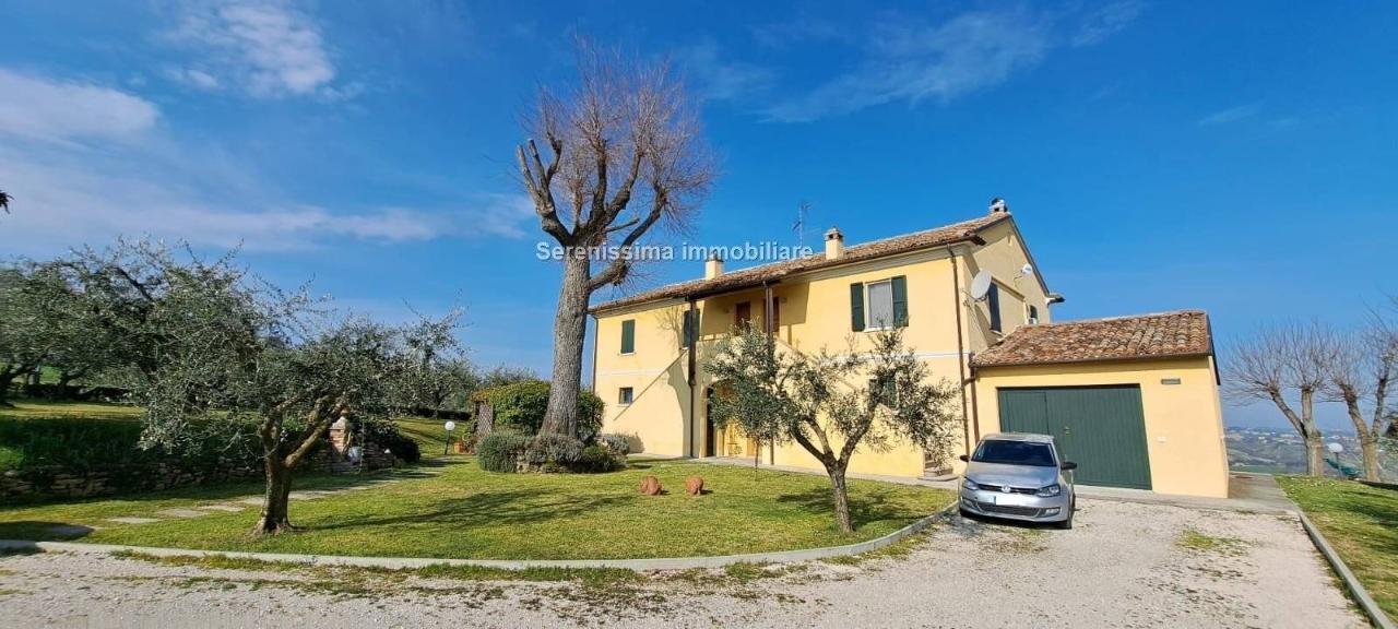 6 rooms Villa in Vallefoglia, Italy No. 37332
