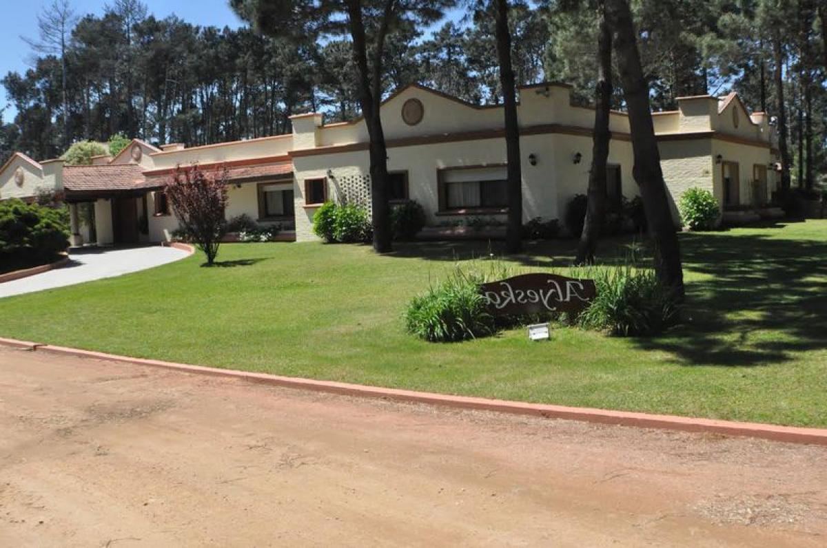 5 bedrooms House in Maldonado, Uruguay No. 5091