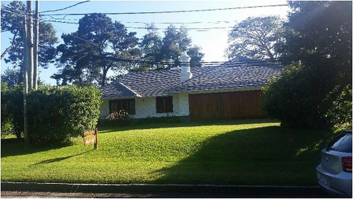 3 bedrooms House in Maldonado, Uruguay No. 10683