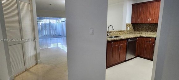 3 bedrooms Duplex for sale in Miami, Miami-Dade, Florida, USA № 614416 3