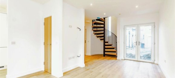 2 bedrooms House in South Croydon, United Kingdom No. 8109 3