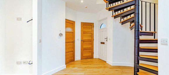 2 bedrooms House in South Croydon, United Kingdom No. 8109 7