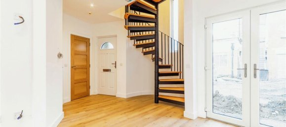 2 bedrooms House in South Croydon, United Kingdom No. 8109 22