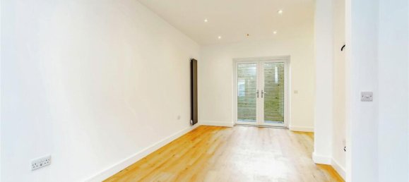 2 bedrooms House in South Croydon, United Kingdom No. 8109 24