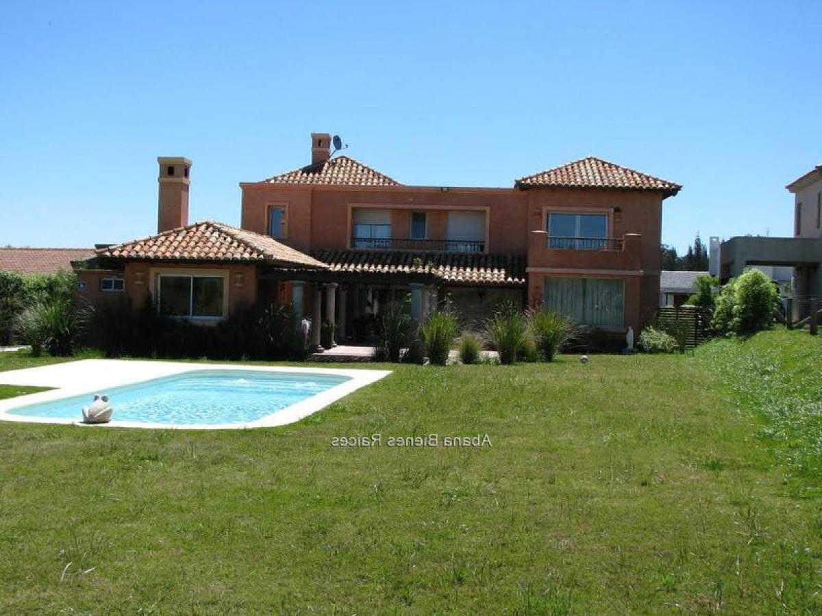 5 bedrooms Apartment in Canelones, Uruguay No. 12665