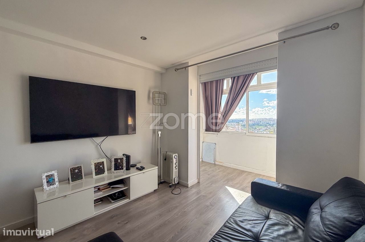 3 bedrooms Apartment in Amadora, Portugal No. 184610
