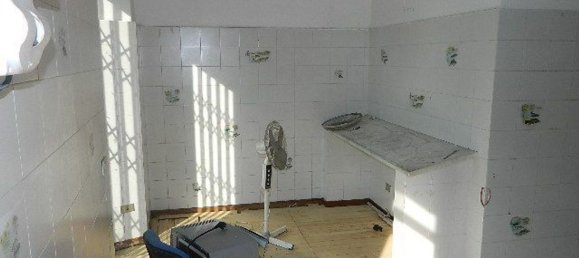 Коммерческая недвижимость 31м² в Луни, Италия № 139779 2