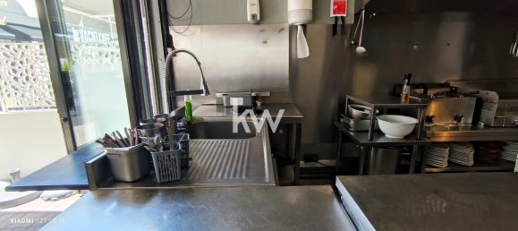 142m² Commercial property in Mauguio, France No. 294408 4