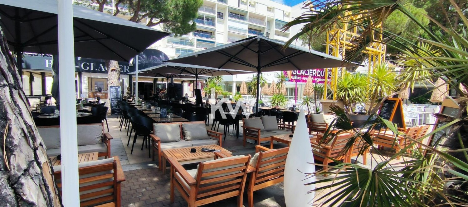 142m² Commercial property in Mauguio, France No. 294408