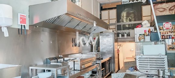 142m² Commercial property in Mauguio, France No. 294408 6