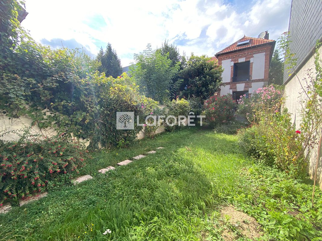 5 chambres Maison à Suresnes, France No. 176859