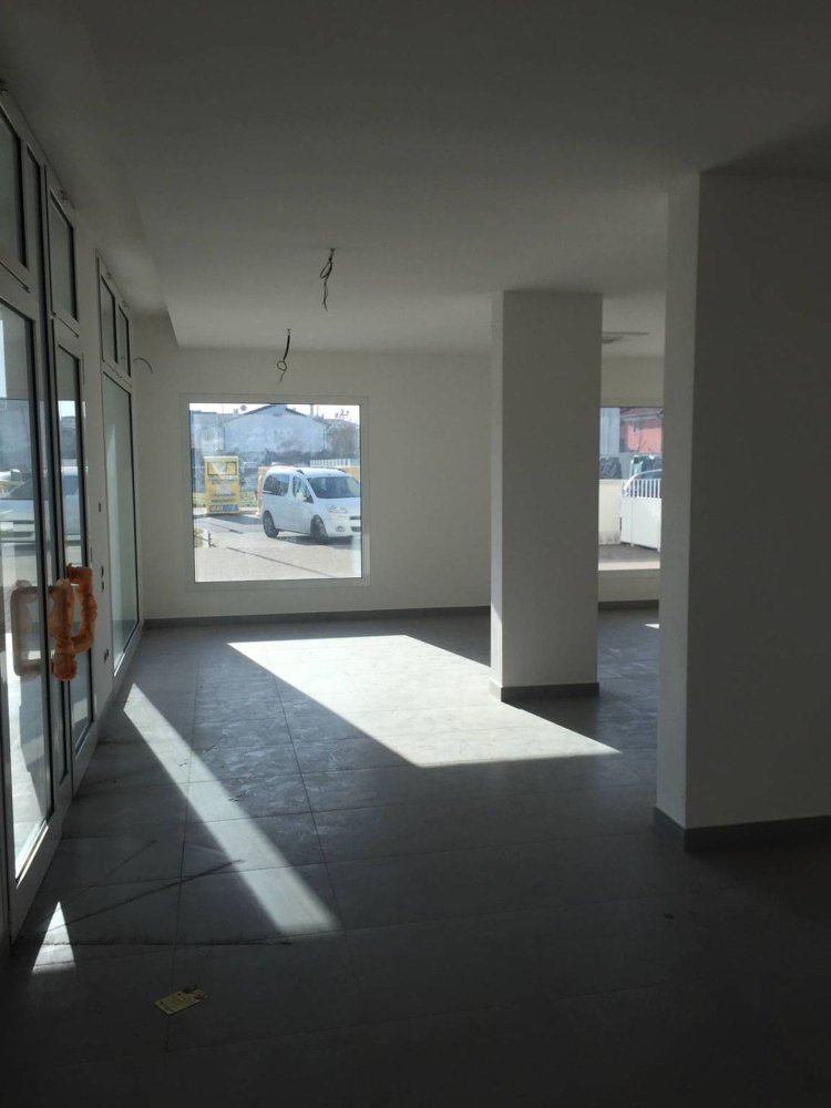 Propiedad comercial de 2 habitaciónes en Dolo, Italy No. 113586