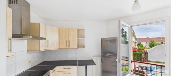 3 Schlafzimmer Doppelhaus in Trappes, France, Nr. 296050 3