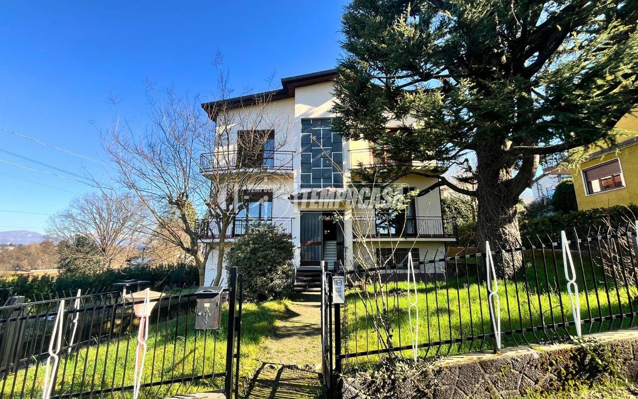 7 rooms Villa in Monticello Brianza, Italy No. 31633