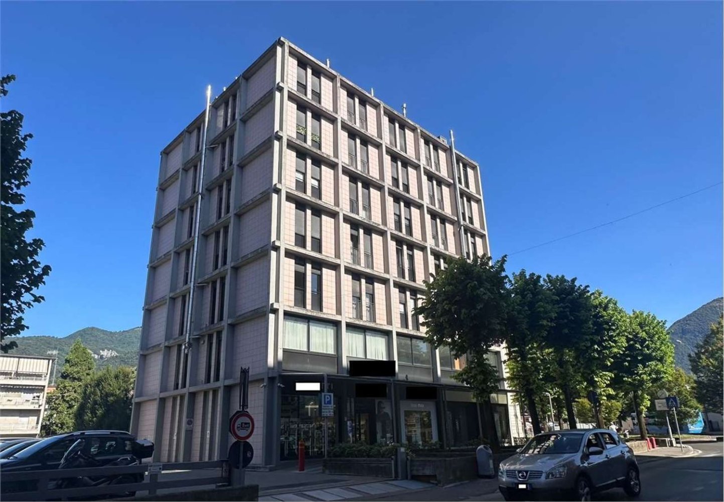 4 bedrooms Apartment in Erba, Italy No. 361924