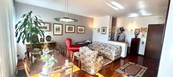 4 bedrooms Apartment in Erba, Italy No. 361924 3