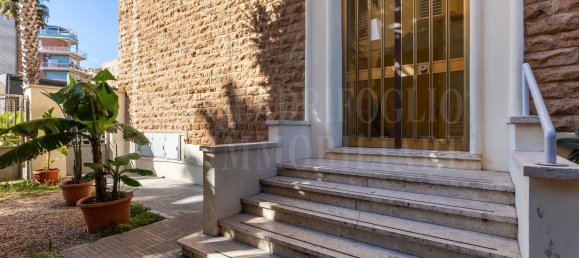 Квартира с 3 спальнями в Рим, Италия № 377576 26