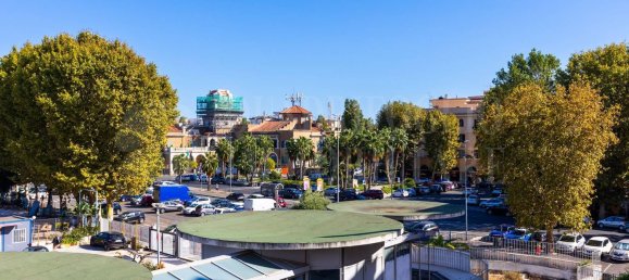 Квартира с 3 спальнями в Рим, Италия № 377576 16