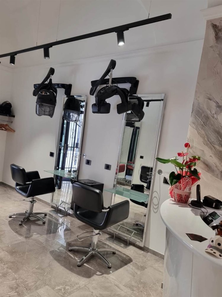 3 rooms Commercial property in Catania, Italy No. 42211