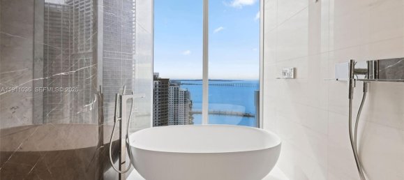 4 dormitorios propiedad comercial en venta en Miami, Miami-Dade, Florida, USA № 615203 7
