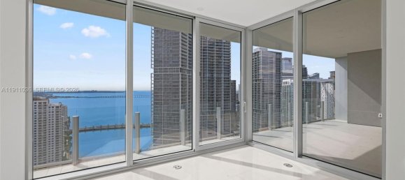 4 dormitorios propiedad comercial en venta en Miami, Miami-Dade, Florida, USA № 615203 12