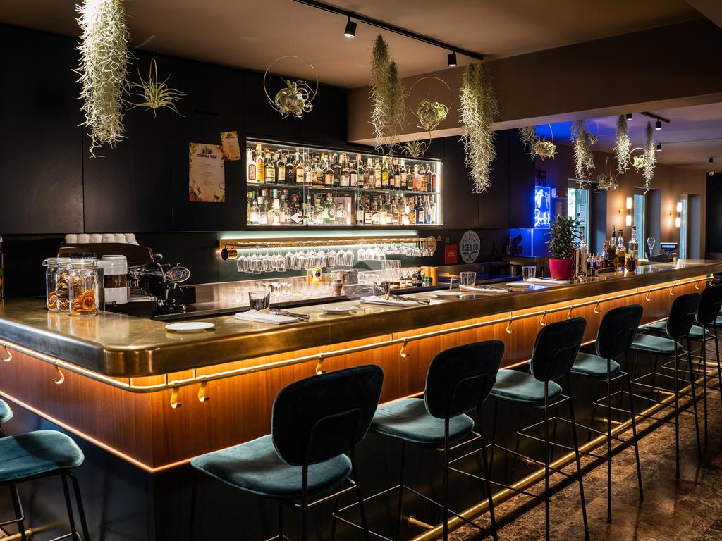 Коммерческая недвижимость с 5 комнатами в Консельве, Италия № 222665