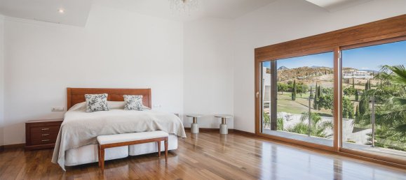 Villa de 5 dormitorios en Benahavís, Spain No. 2911 21