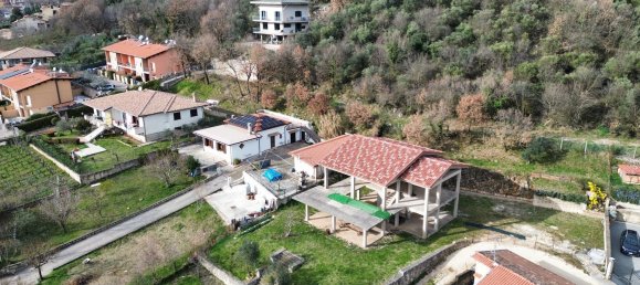 Дом с 5 комнатами в Фьюджи, Италия № 216775 18