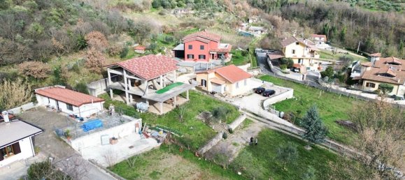 Дом с 5 комнатами в Фьюджи, Италия № 216775 4