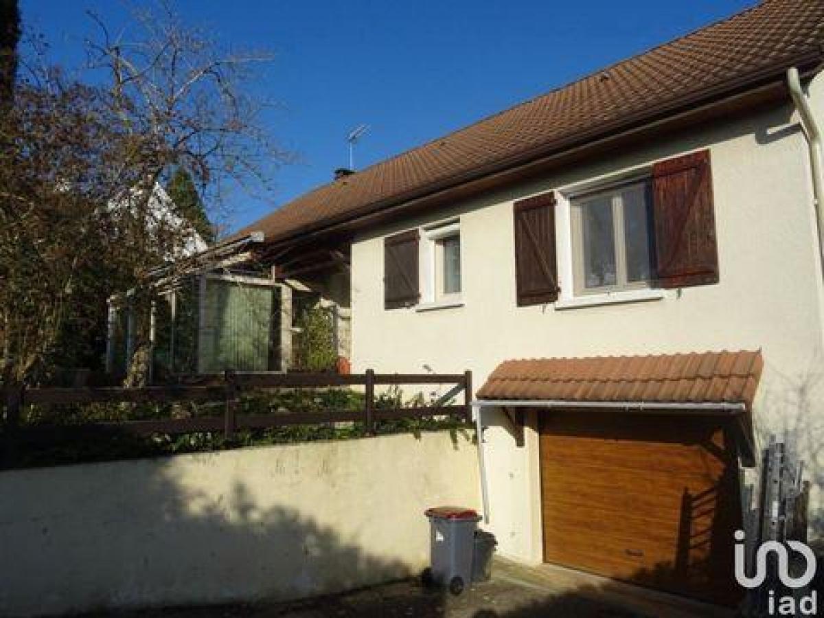 Casa de 3 dormitorios en Paron, France No. 7811