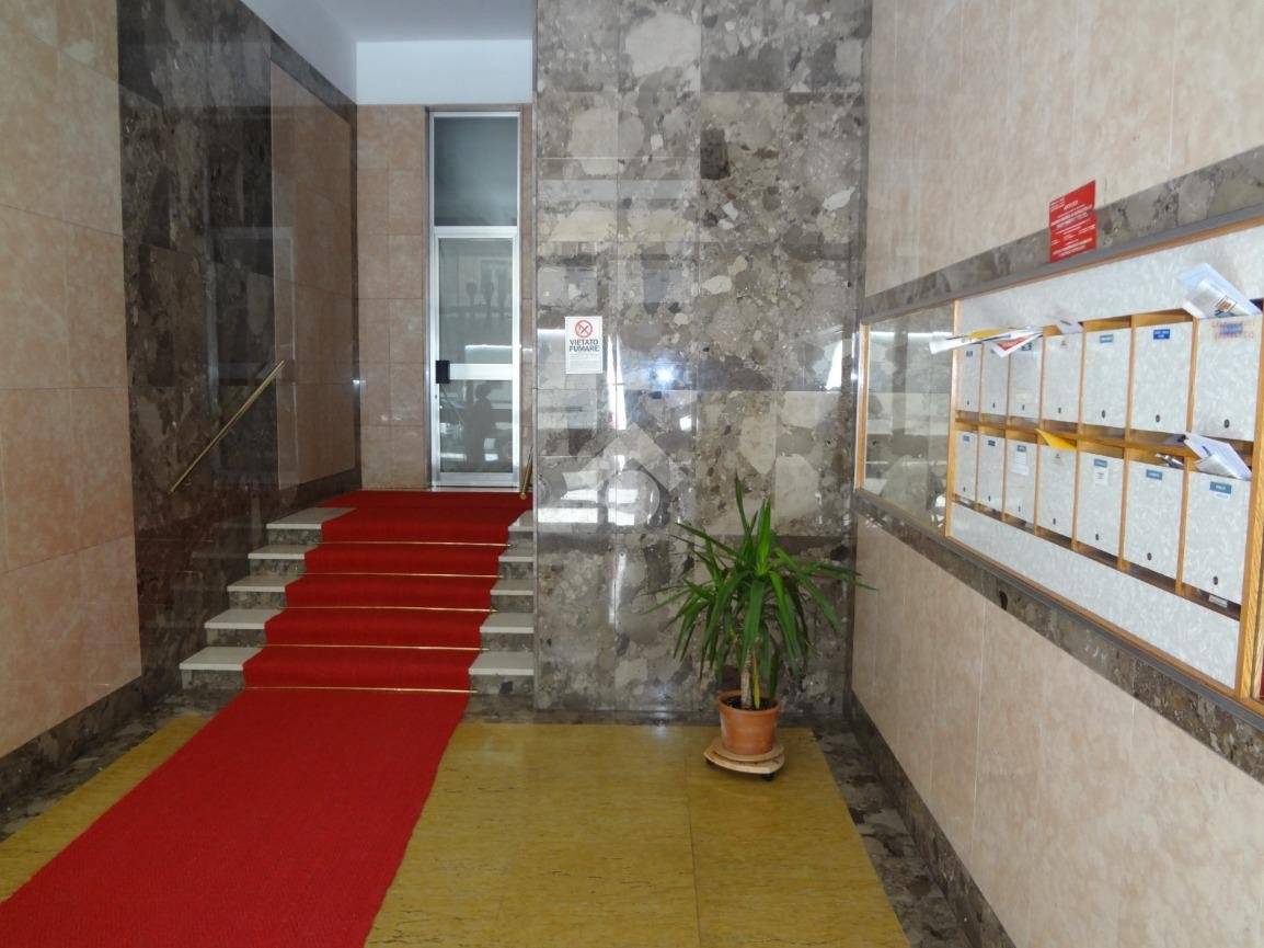 Apartamento de 2 dormitorios en Trieste, Italy No. 98430