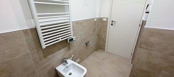 3 bedrooms Apartment in Bologna, Italy No. 325637 11