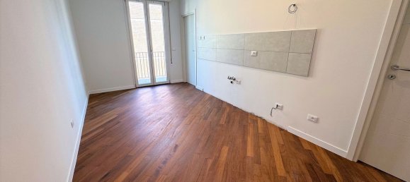 3 bedrooms Apartment in Bologna, Italy No. 325637 2