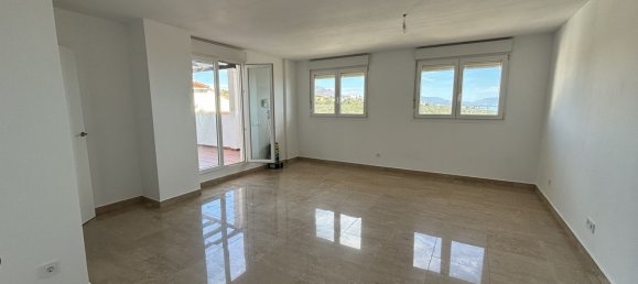 3 bedrooms Penthouse in La Duquesa, Spain No. 36506 3