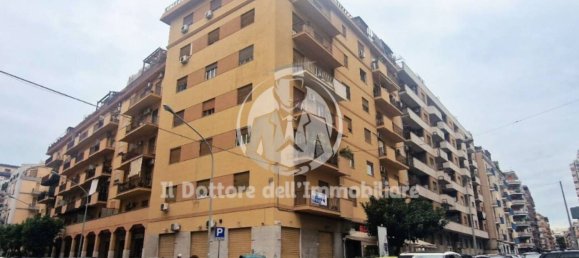 4 bedrooms Apartment in Palermo, Italy No. 375925 2